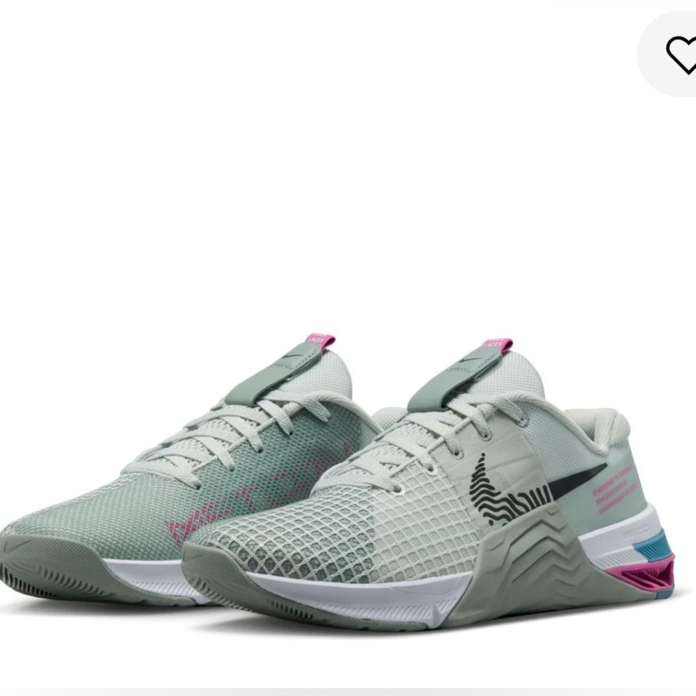 Nike(WMNS) Metcon 8 'Mica Green Cosmic Fuchsia
Size 8.5